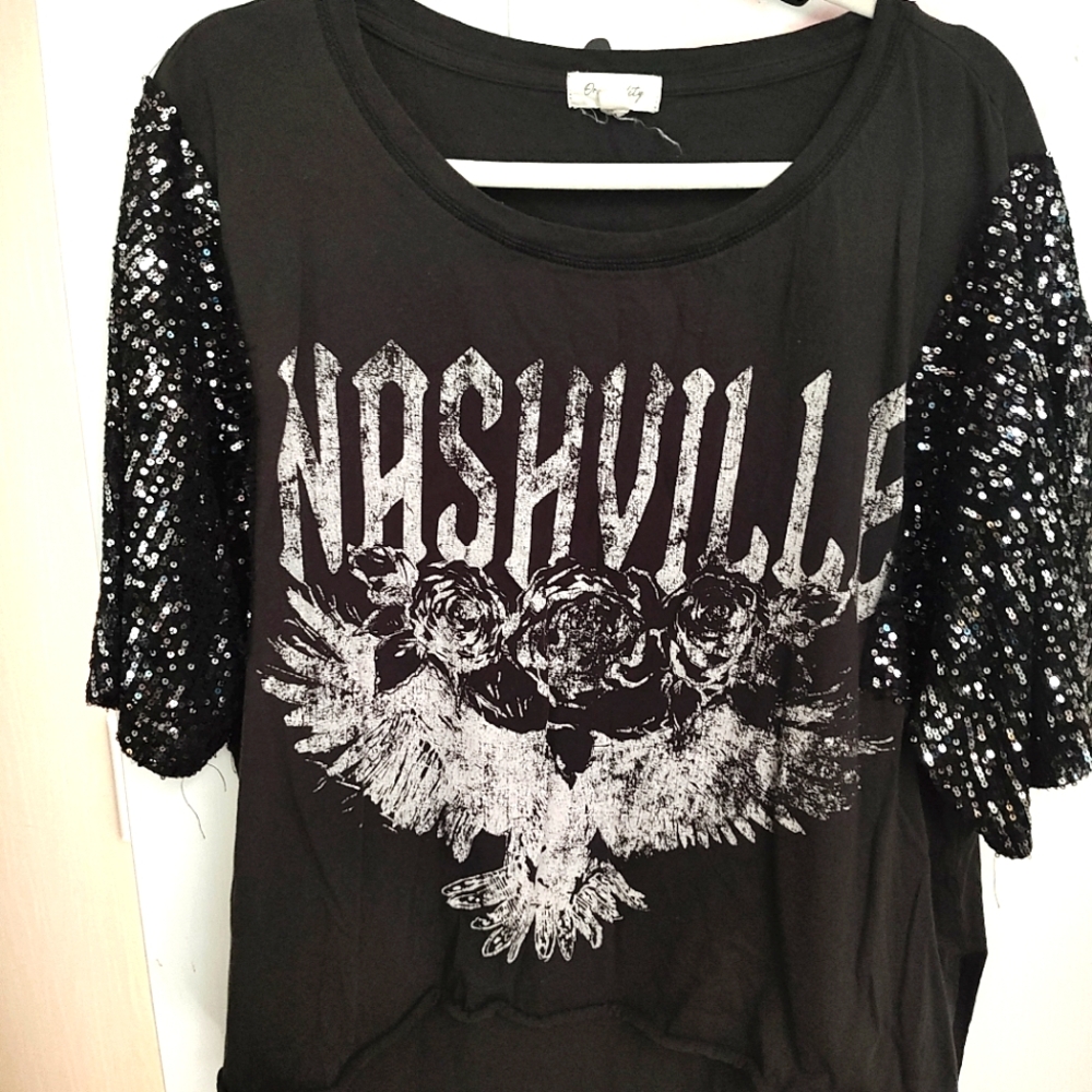 Nashville Women's XL tee with Sparkle sleeves